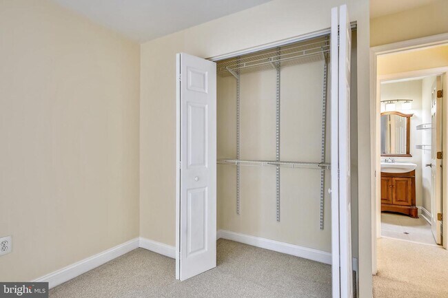 Building Photo - 1952 Kennedy Dr