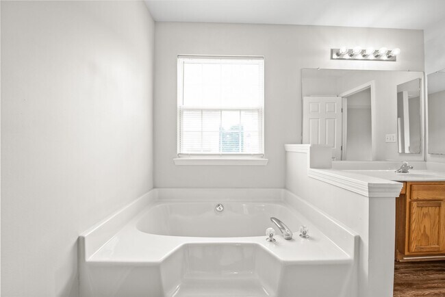 Building Photo - (Coming Soon) 4 Bedroom Home with a Bonus Room in Ballantyne!