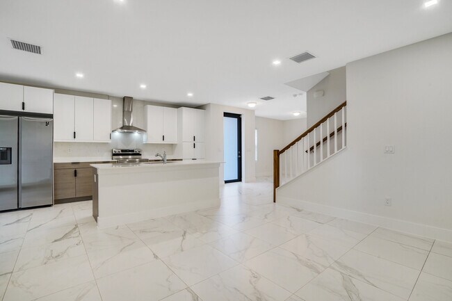 Building Photo - 352 Bella Sol Way