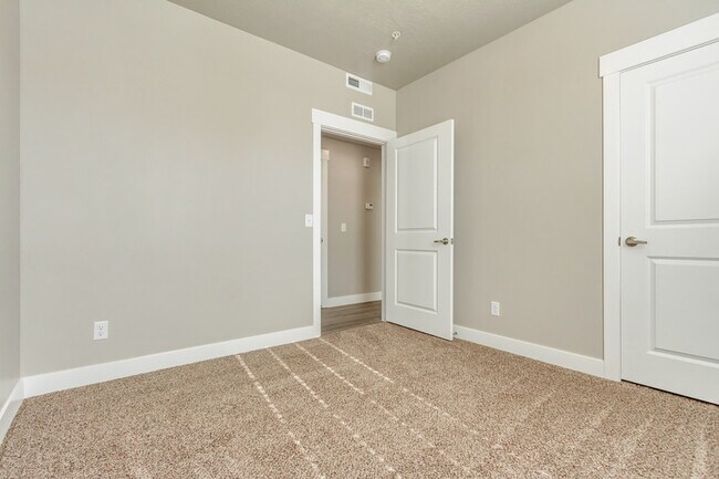 Building Photo - 1128 S 820 E