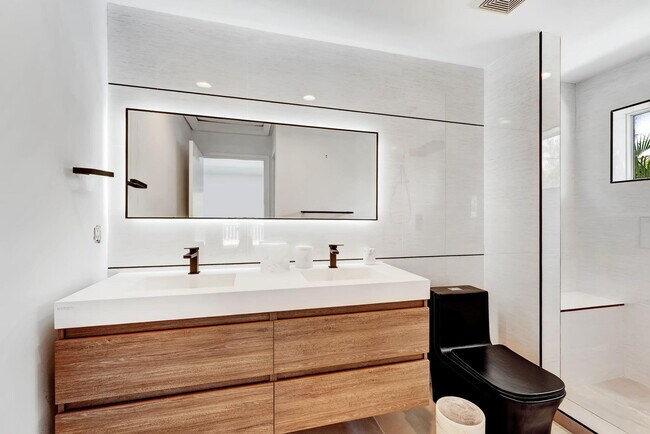 Building Photo - 1026 Seasage Dr