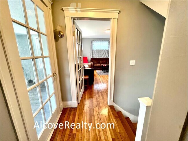 Building Photo - 37 Sterling St