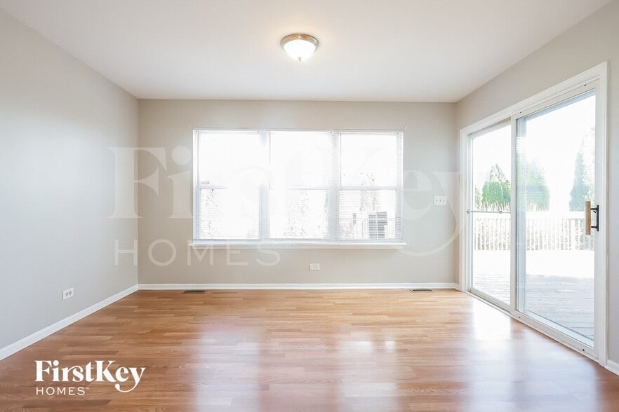 Building Photo - 2325 N Salem Ln