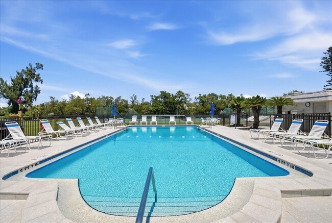 Building Photo - 3330 Gulf of Mexico Dr