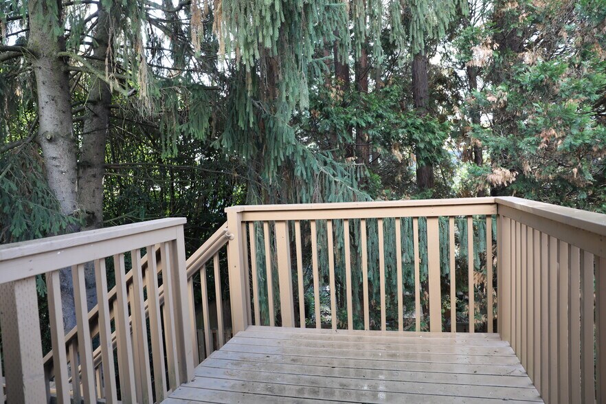 Building Photo - 2720 NE Weidler St