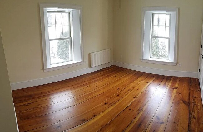 Building Photo - 14 Gray St