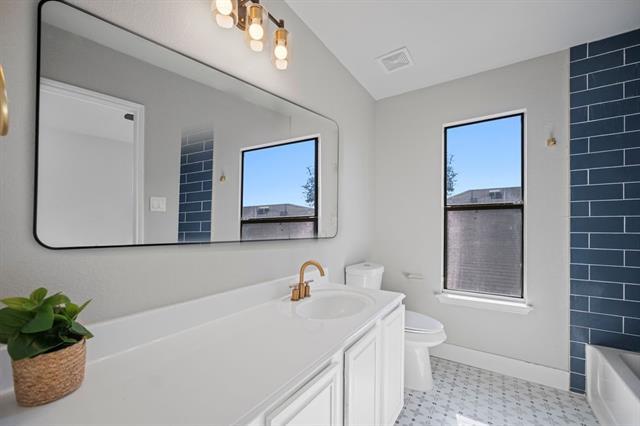 Building Photo - 2836 Grandview Dr