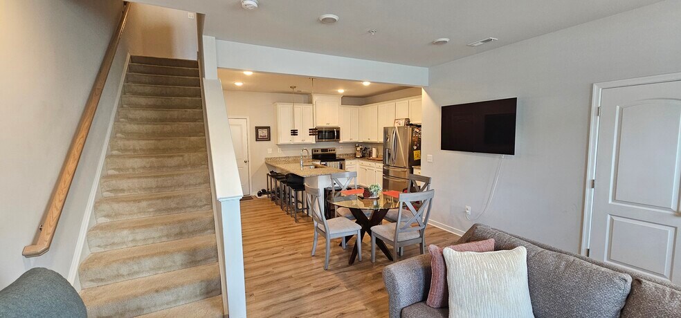 Building Photo - 5900 Whitehurst Ln