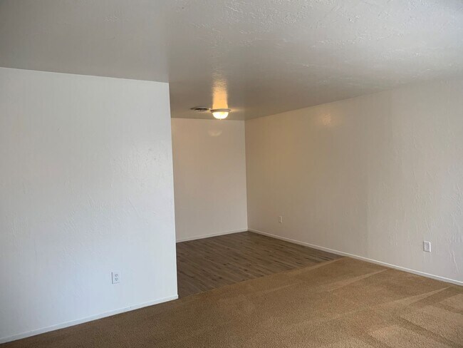 Building Photo - 7704 N Laurelglen Blvd