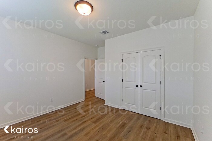 Building Photo - 100 Teddy Ln