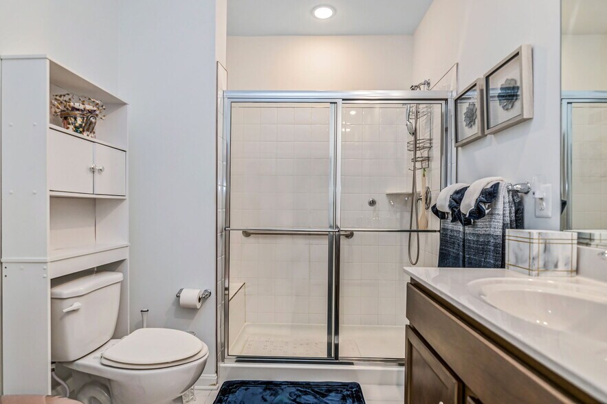 Shower - 13950 Englefield Dr