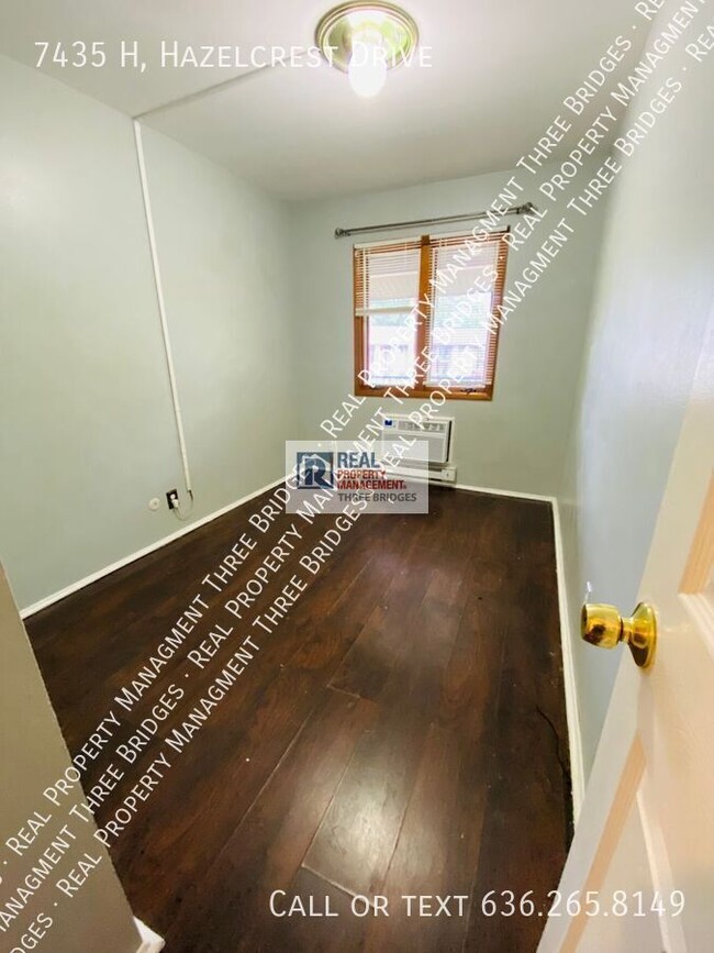 Building Photo - 7435 Hazelcrest Dr