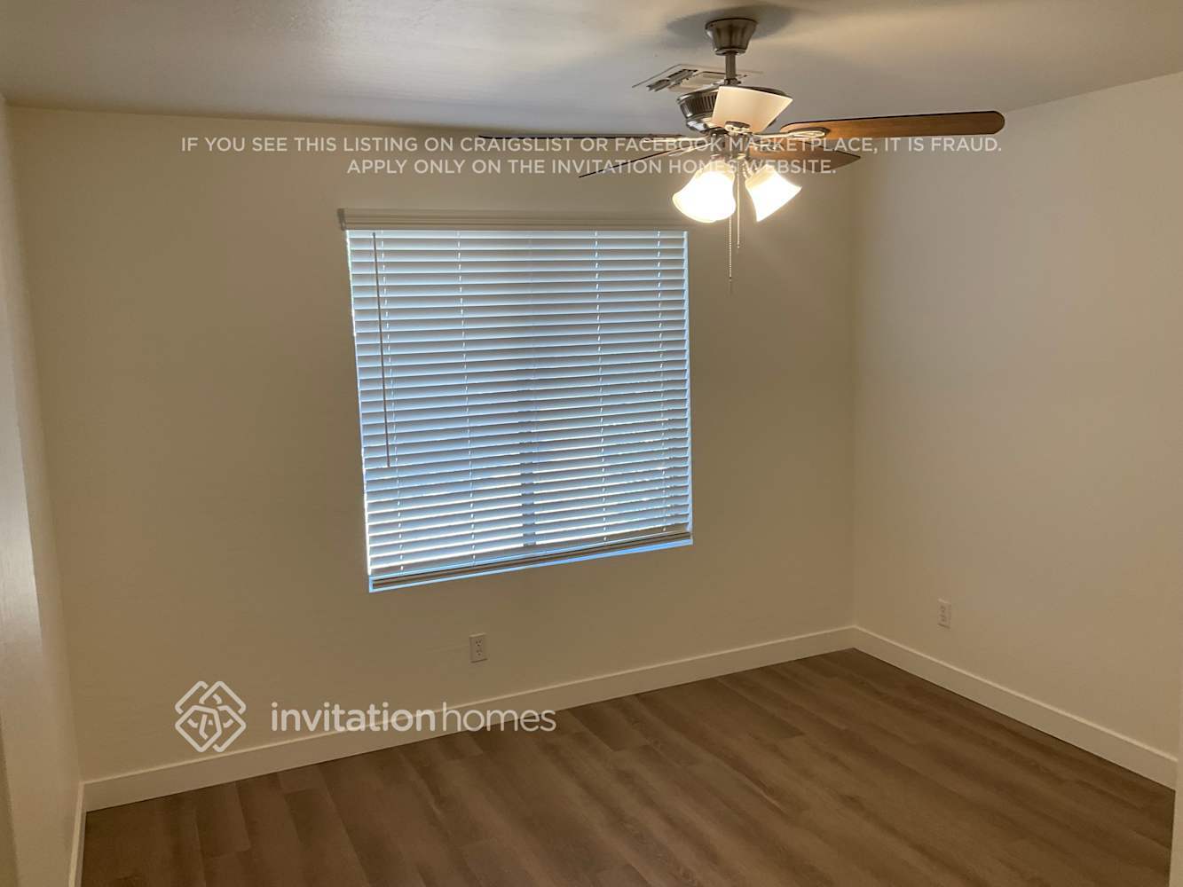 Building Photo - 482 N Falcon Dr