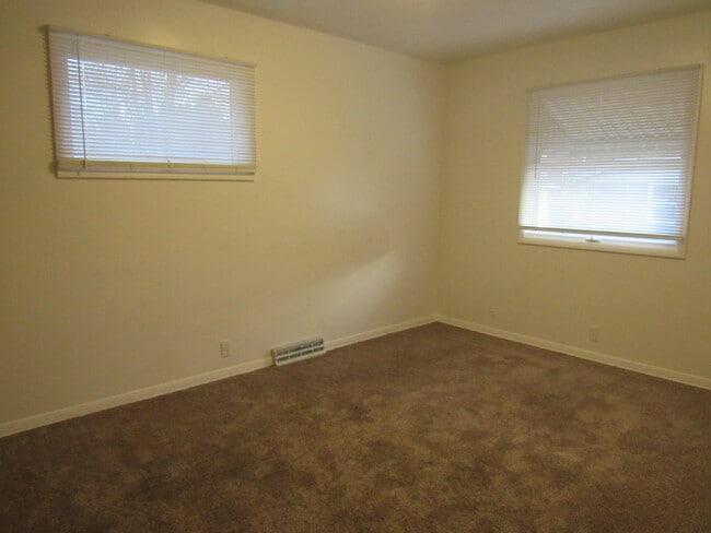 Building Photo - 345 8th St