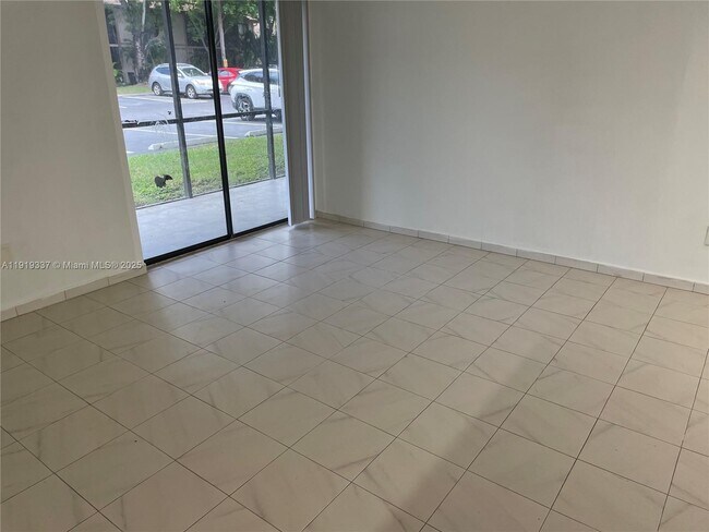 Building Photo - 771 NE 199th St