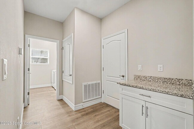 Building Photo - 2241 San Filippo Dr SE