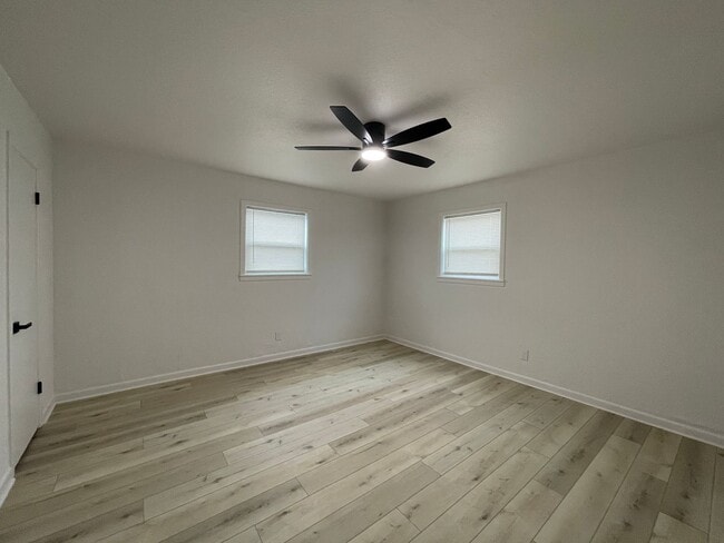 Building Photo - Fresh, Fun, 3-bed, 1-bath Lamesa Home
