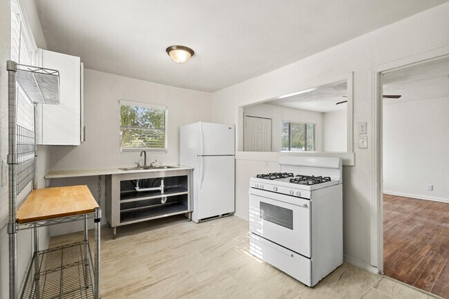 Building Photo - 759 Avondale Ave