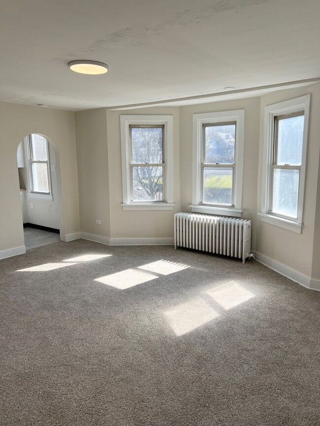 Building Photo - 3010 Zephyr Ave