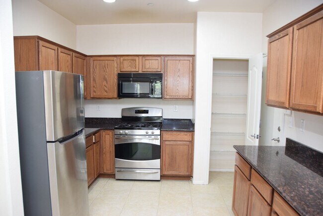 Building Photo - HENDERSON UPGRADED 4 BEDROOM HOME