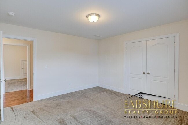 Building Photo - 112 Cahors Trail