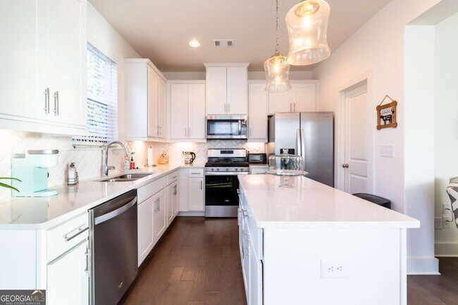 Building Photo - 46 Cannondale Dr