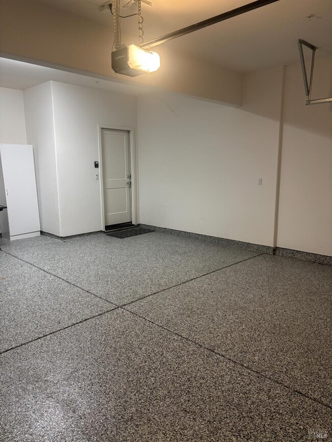 Building Photo - 1468 Oak Cir