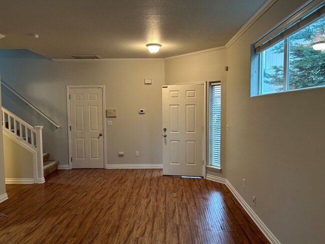 Building Photo - Bethany/NW Portland Home Updated with Hardwoods and Granite! Tons of Storage!