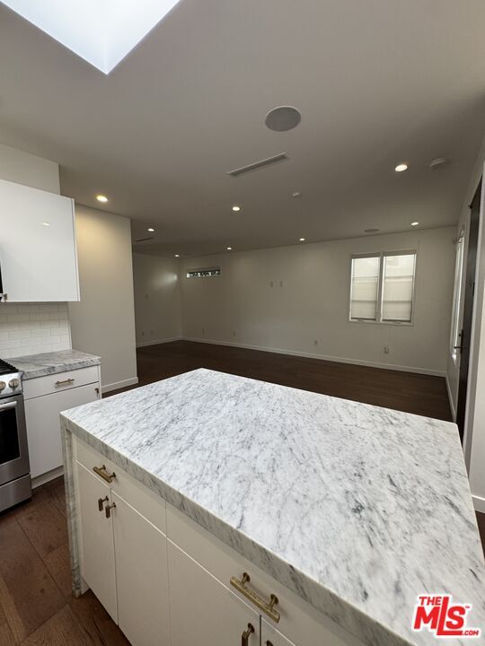 Building Photo - 1009 Palms Blvd