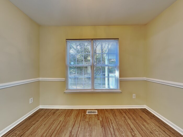 Building Photo - 6227 Dumont Ln