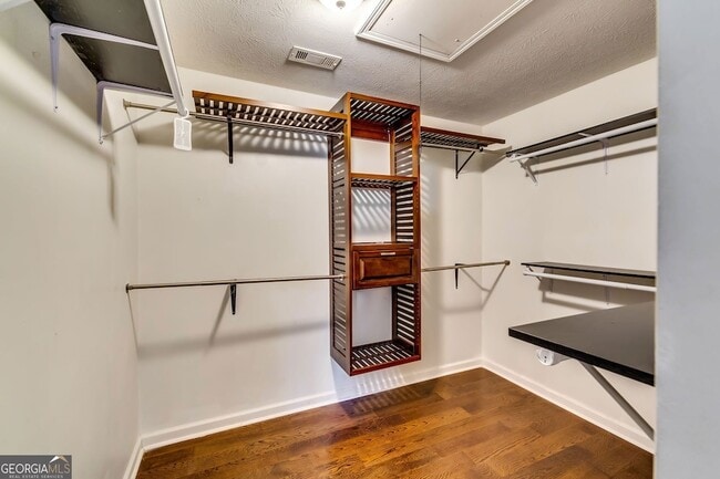 Building Photo - 2727 Manor Cove