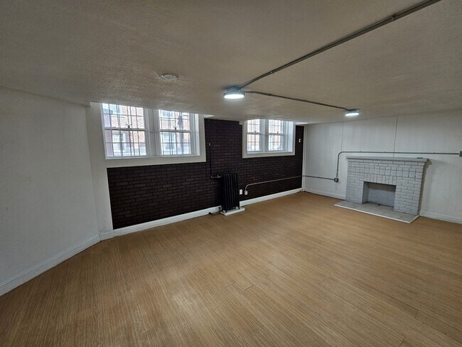 Building Photo - 2654 N Moreland Blvd
