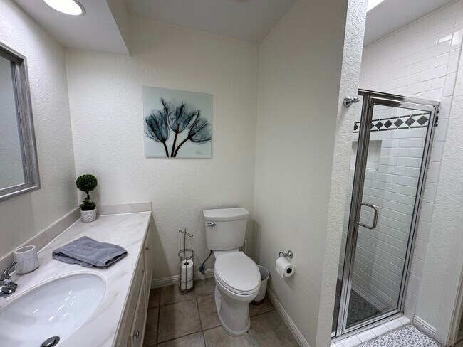 Building Photo - 166 Wimbledon Ct