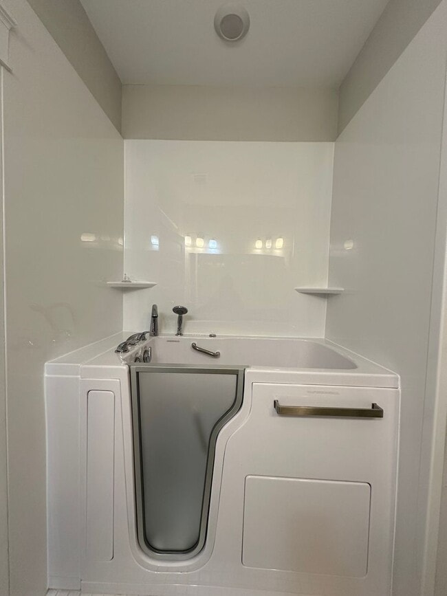 Building Photo - Gorgeous newer 2-Story, 4 bedroom Home in South Walton County