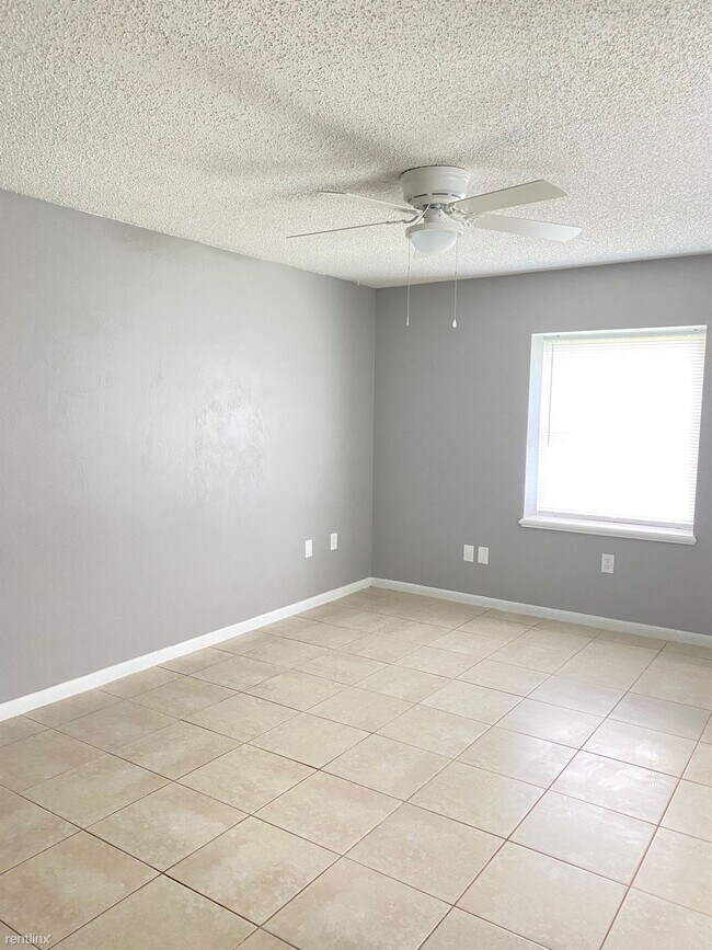 Building Photo - 3 br, 2 bath Duplex - 16A Brelyn Pl