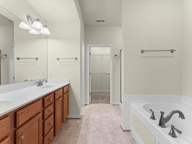 Building Photo - 709 Abbey Village Cir