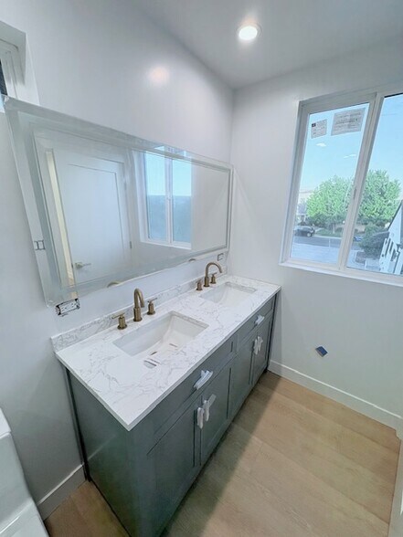 Building Photo - 8315 Kittyhawk Ave