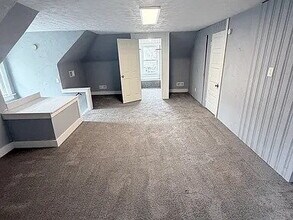 Building Photo - Spacious 6-bedroom, 3-bath home offering a flexible multi-level layout ideal for comfortable living