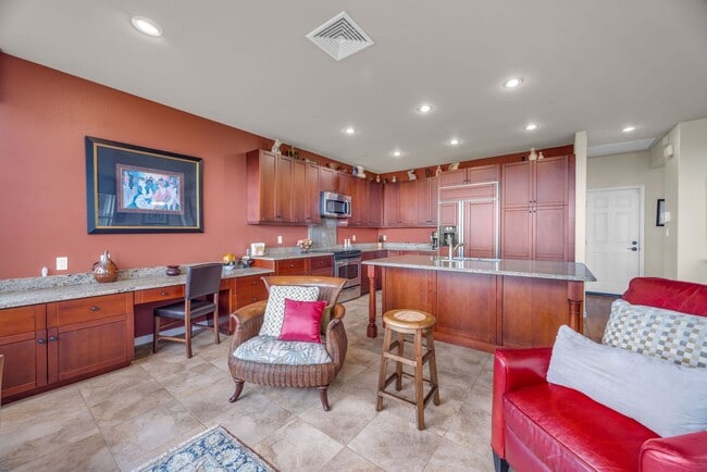 Building Photo - Modern Wailuku Home | 3 Bed / 2.5 Bath | Fully Furnished | Pet Friendly | Spacious Living & Prime...