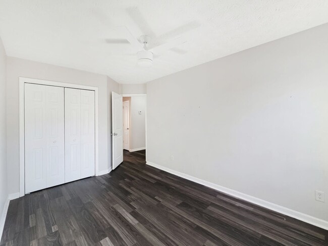 Building Photo - Charming Forest Park Townhome with Modern Finishes