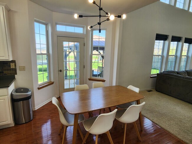 Building Photo - Kenosha 4 bedroom home