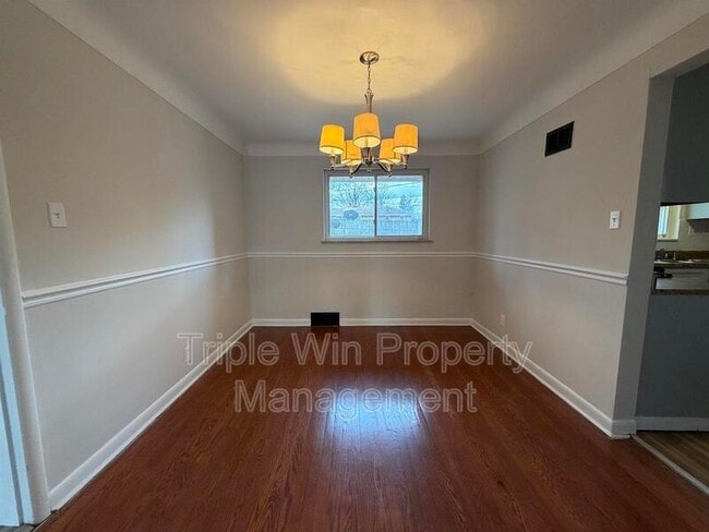 Building Photo - 30 Rolling Hills Dr