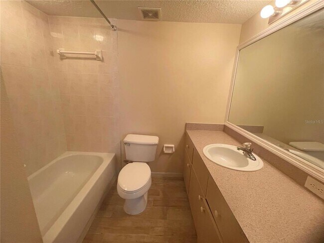Building Photo - 1122 S Pine Ridge Cir