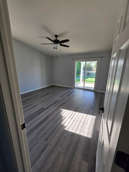 Master bedroom - 4321 Grafton Cir