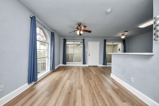 Building Photo - 1010 Gardenwalk Dr