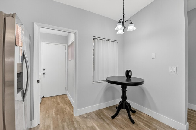Building Photo - 8256 Summerbreeze Ln