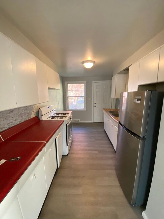 Building Photo - Don't Miss out! New Listing Available Now!...