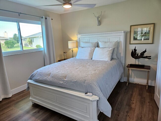 Building Photo - Annual Rental or 6+ month option - FURNISHED HEATED POOL HOME. Gorgeous 3 Bedroom, 3 Bath, 2 Car ...