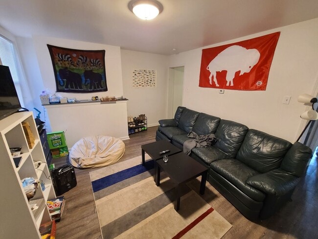 Building Photo - SPACIOUS 4 BEDROOM IN THE HEART OF OAKLAND - AVAILABLE FOR AUGUST