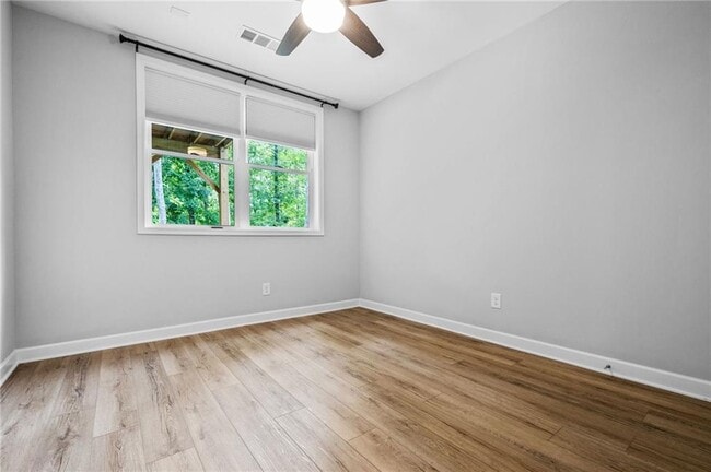 Building Photo - 421 Retreat Ln